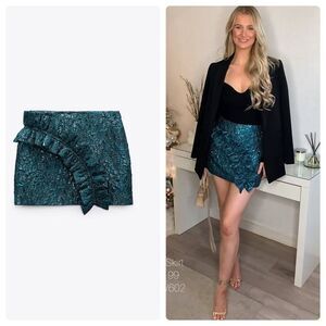 NWT Zara nwt green jacquard skirt Zara Teal Metallic Ruffle Mini Skirt XS